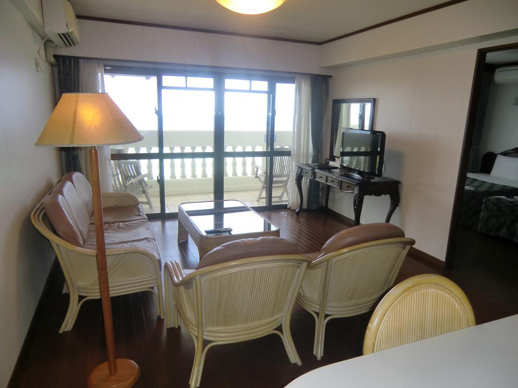 Morimar Resort Hotel Yomitan Quarto foto